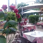 La Campagnola Trattoria Con *