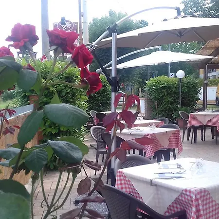 La Campagnola Trattoria Con *